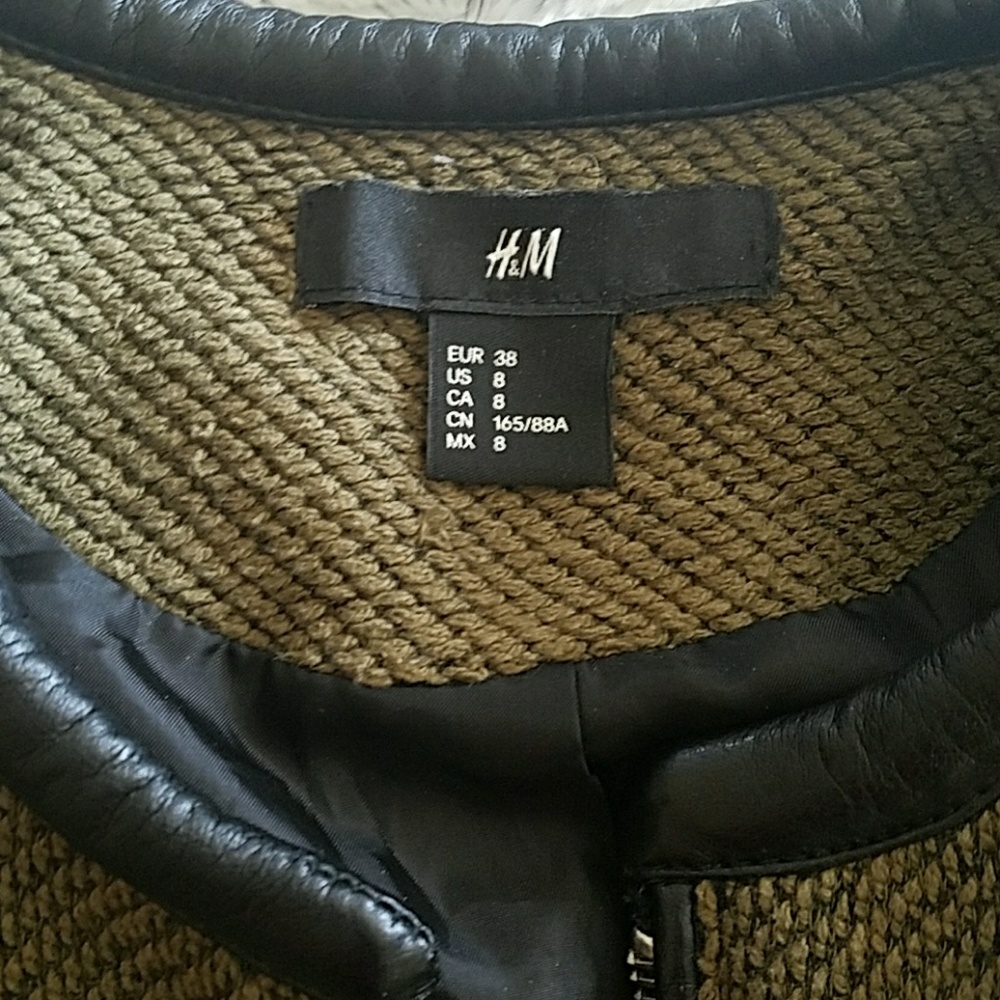 Blazer - Picture 3 of 4